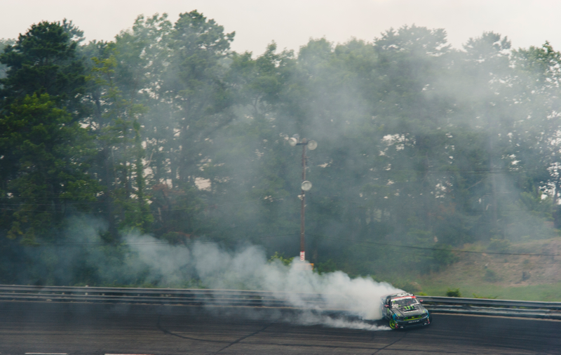 Illustration for article titled The Violent Calm Of An 850 Horsepower Mustang Drift Car